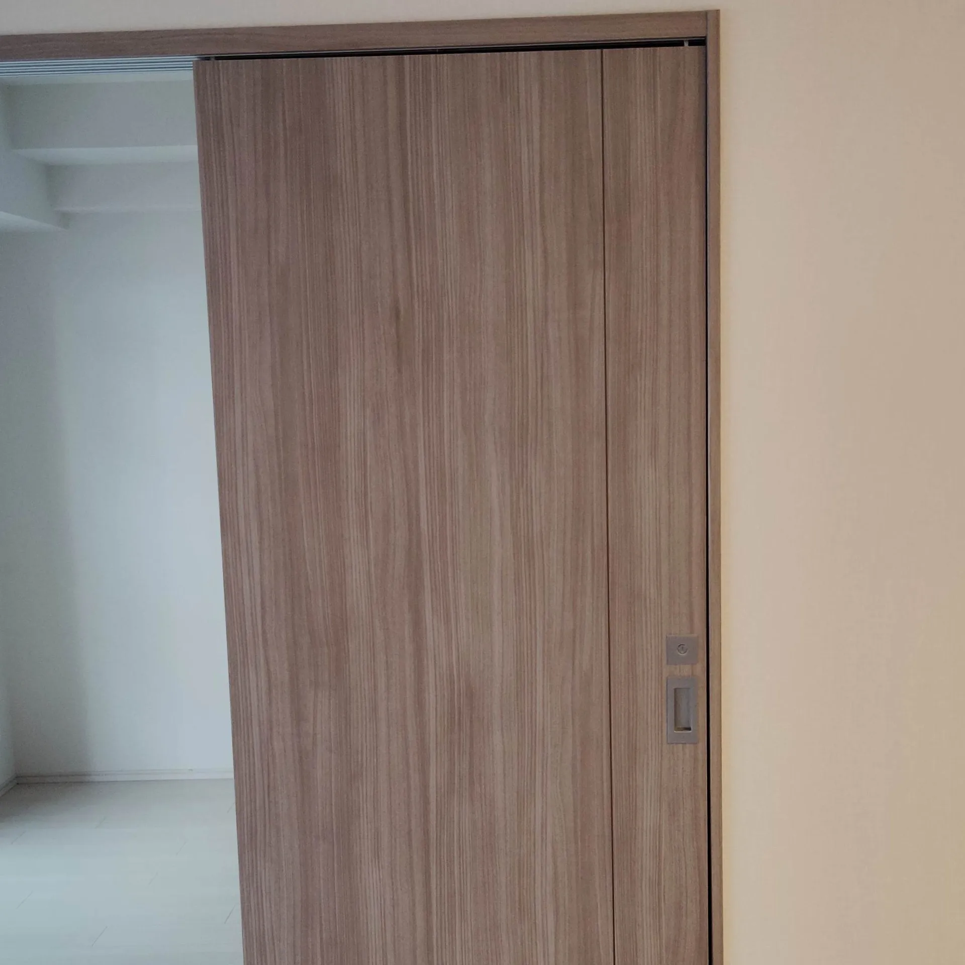 建具（引き戸）の割れの補修