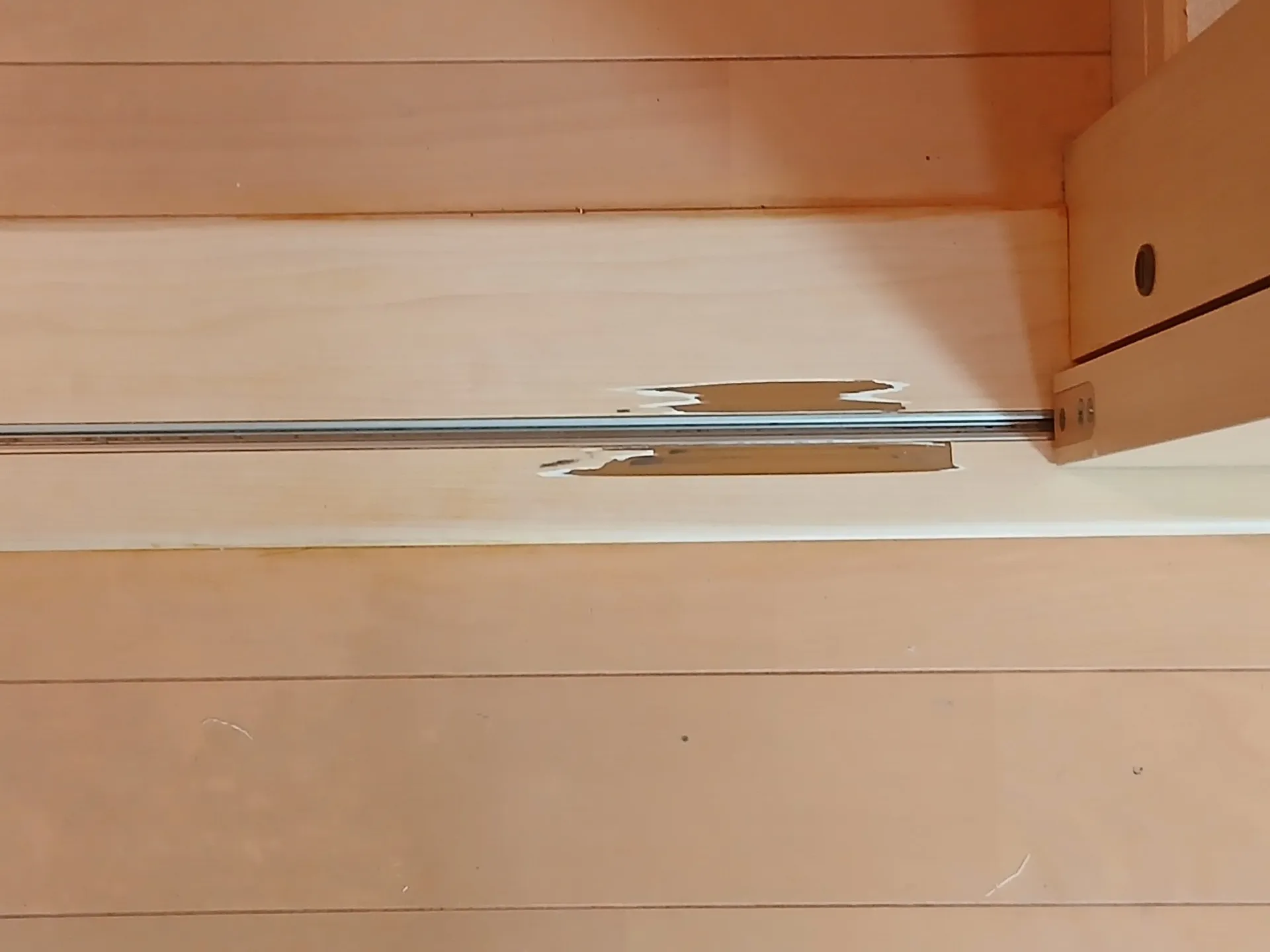 敷居の樹脂カバーめくれの修復