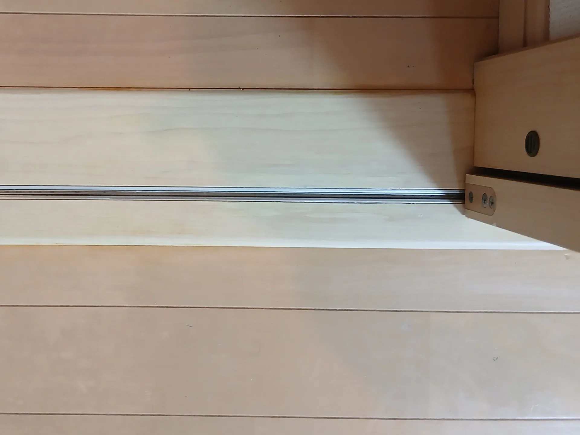 敷居の樹脂カバーめくれの修復