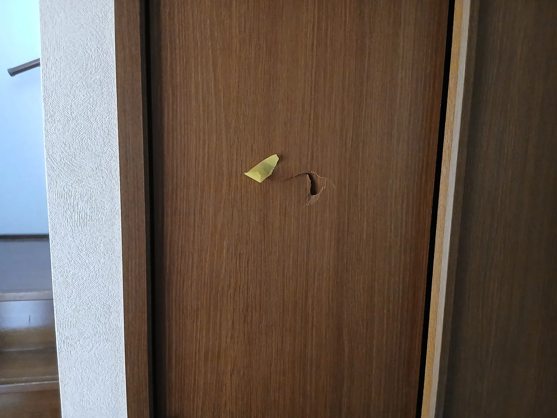 室内ドア陥没穴補修