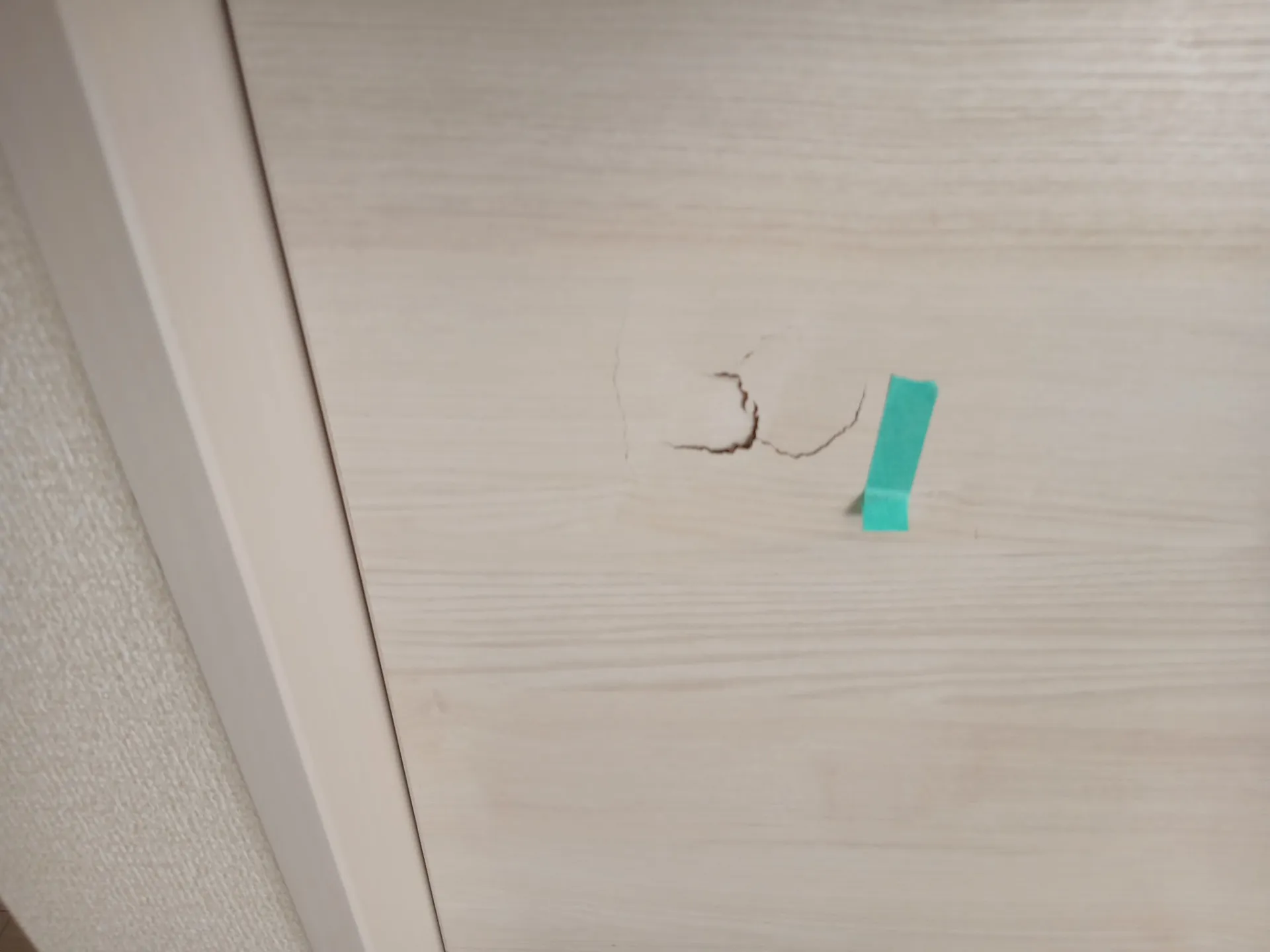 引き戸表面陥没割れの補修