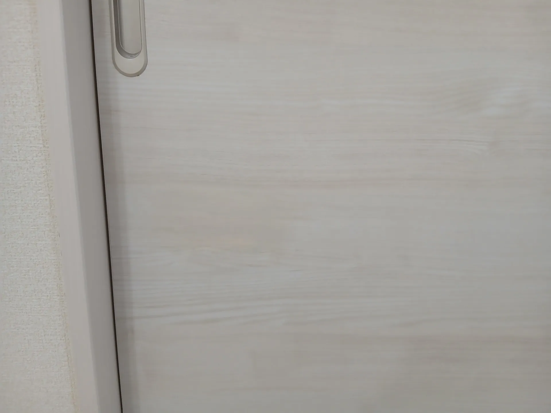 引き戸表面陥没割れの補修