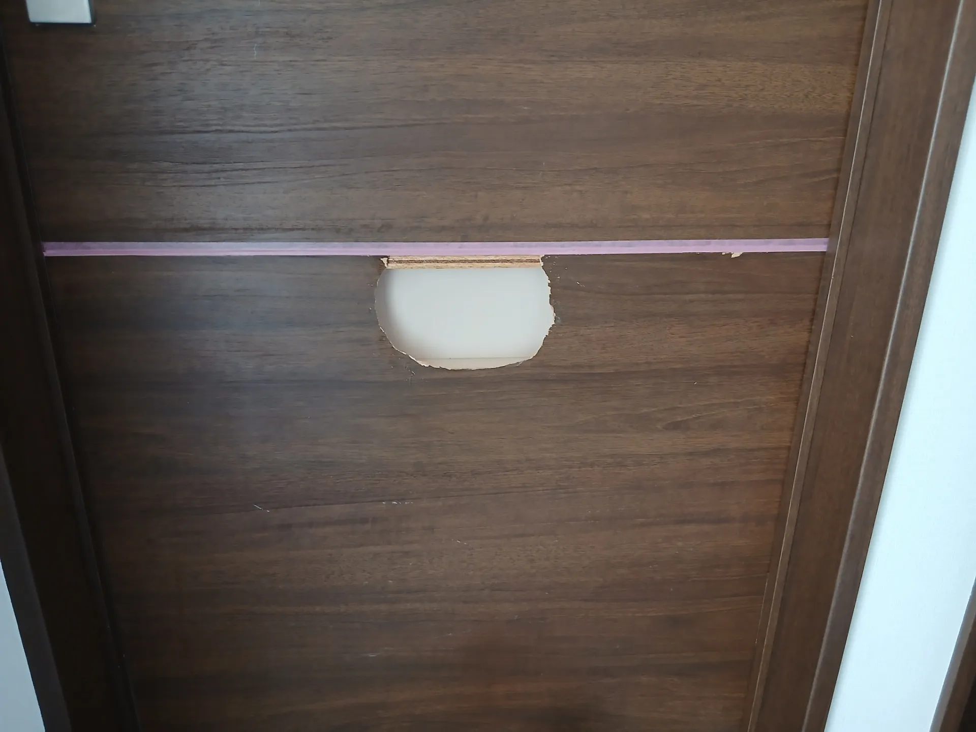 室内ドア表面穴あき補修