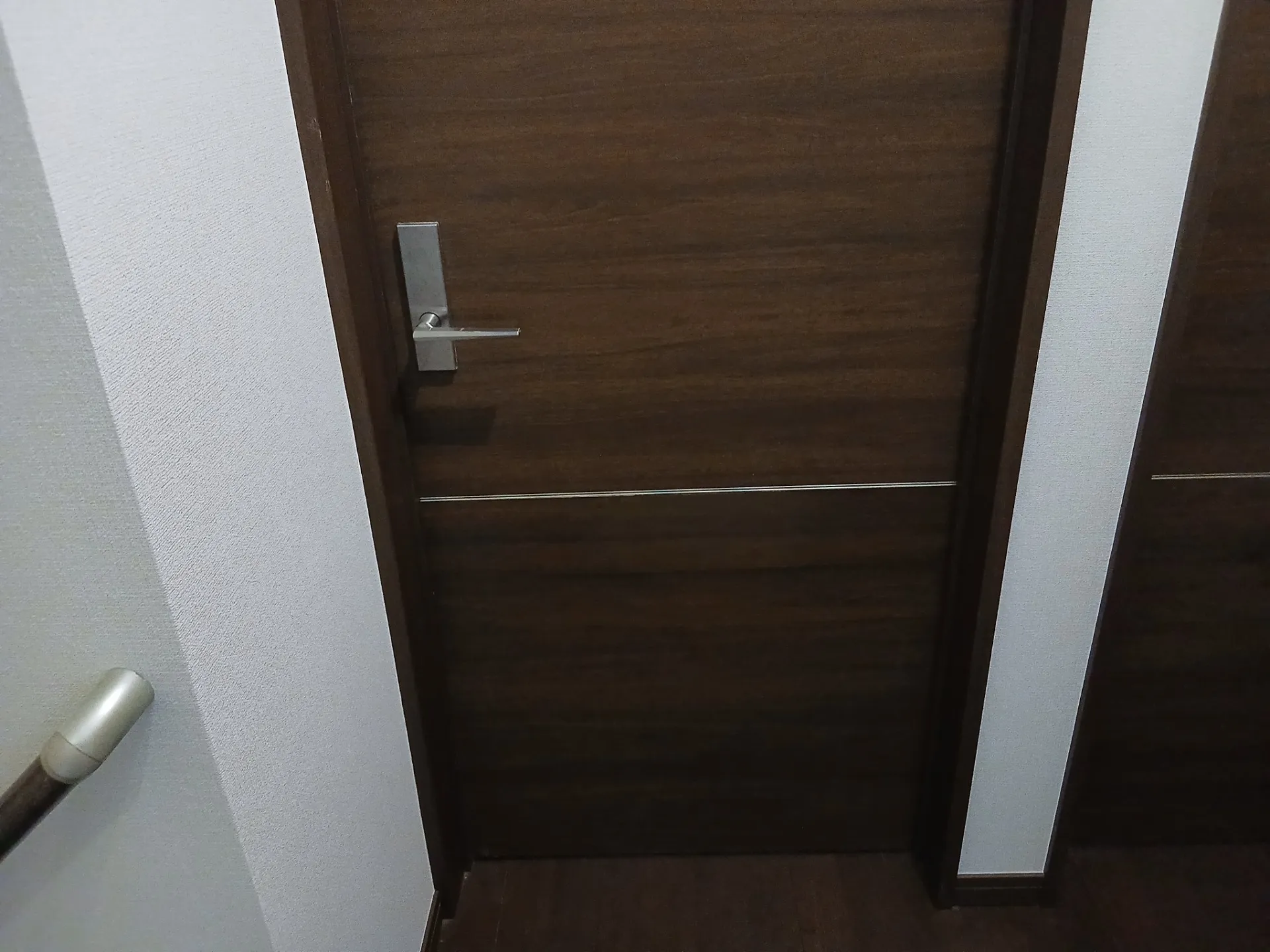 室内ドア表面穴あき補修