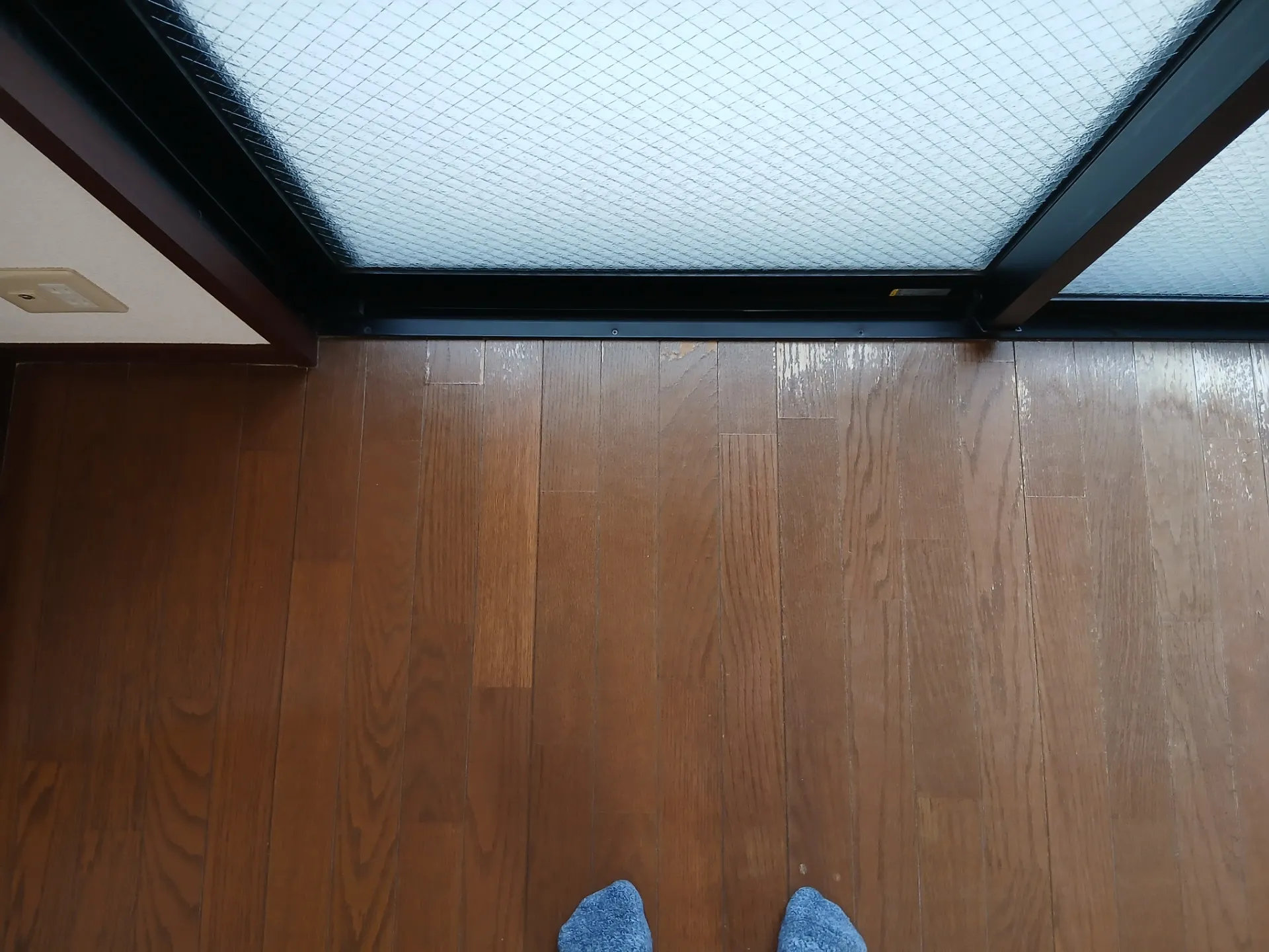 掃き出し窓のフローリング日焼け劣化補修