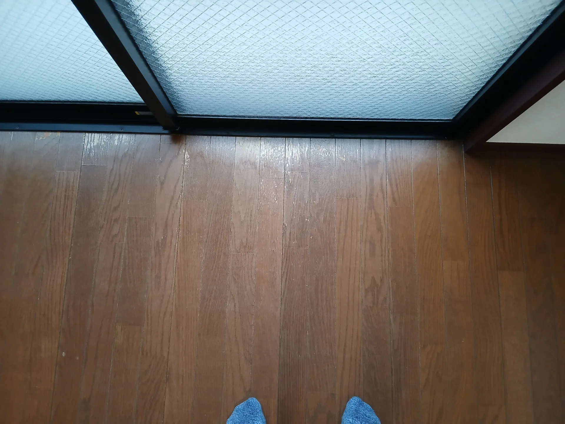掃き出し窓のフローリング日焼け劣化補修