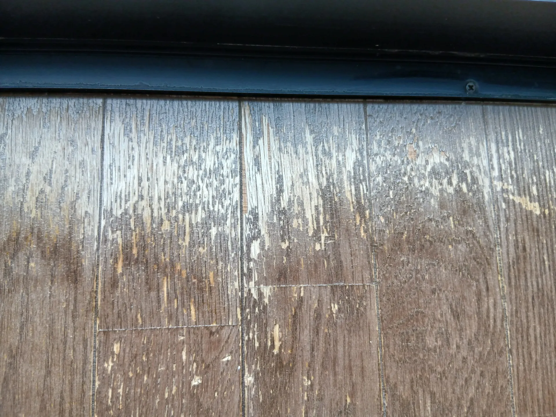 掃き出し窓のフローリング日焼け劣化補修