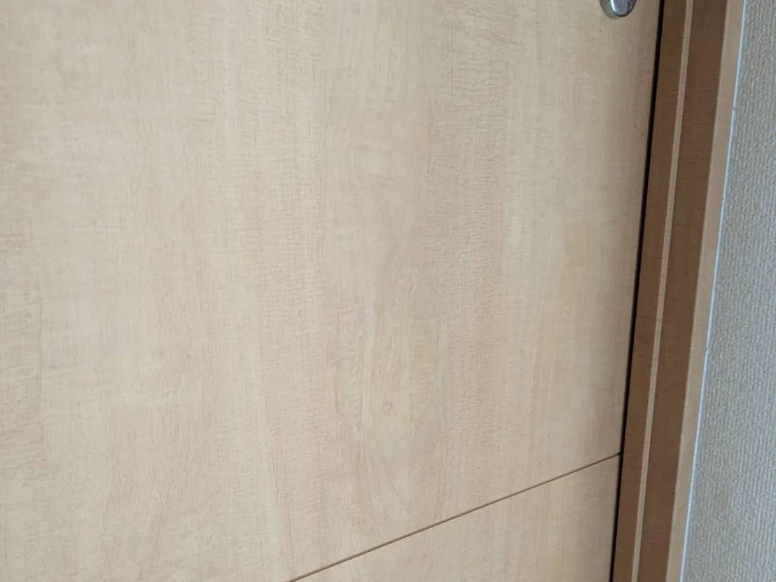 室内ドア陥没補修