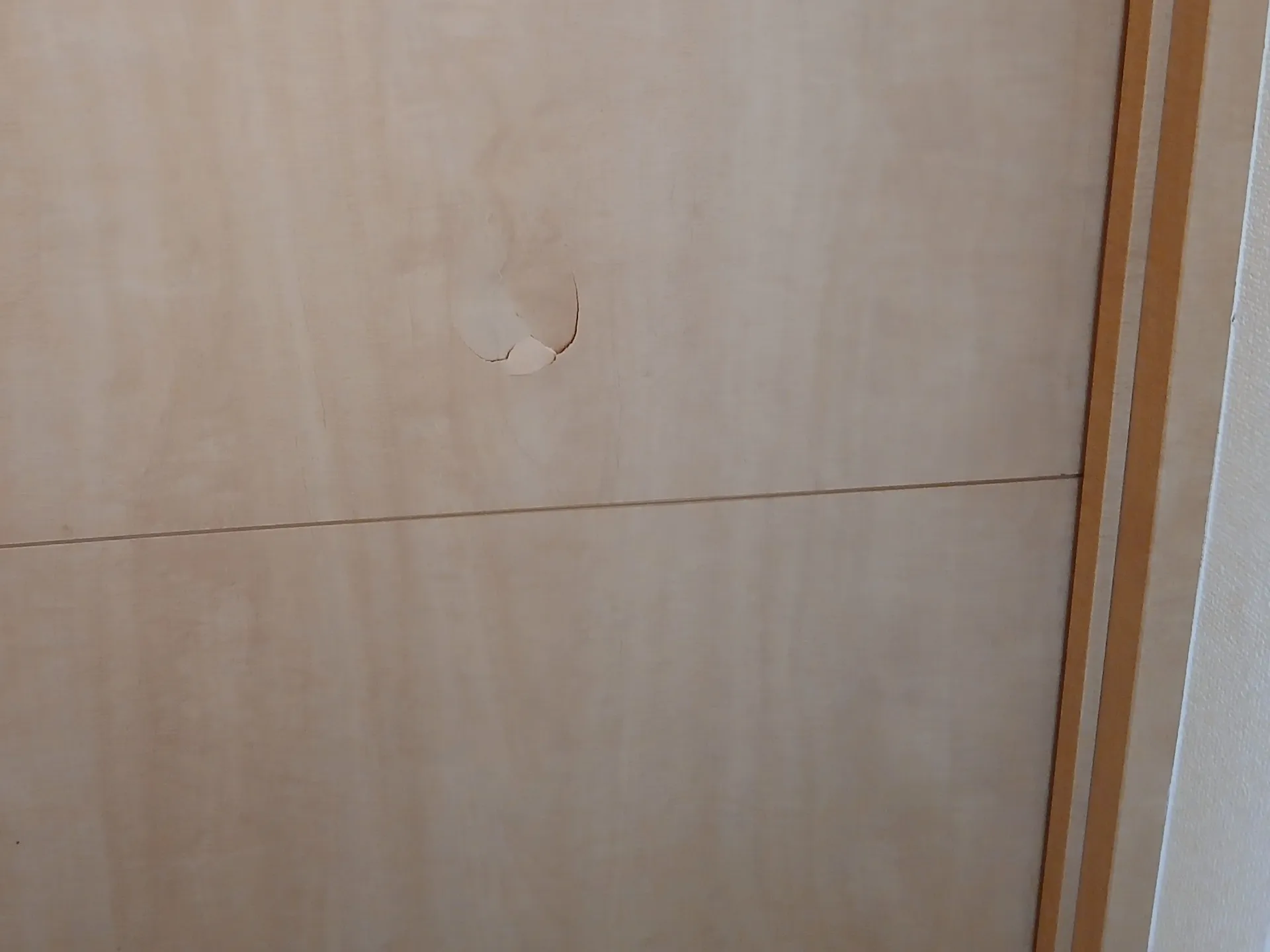 室内ドア陥没補修