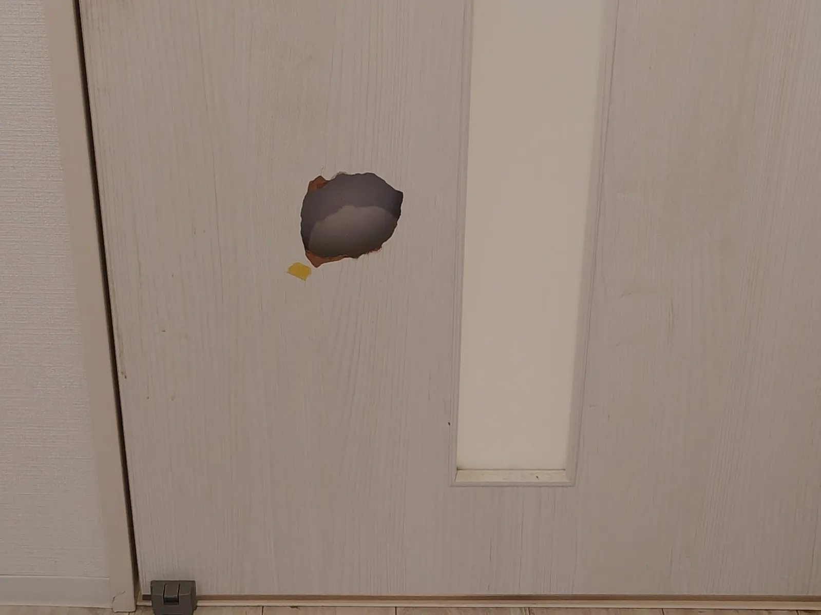 室内ドア穴補修
