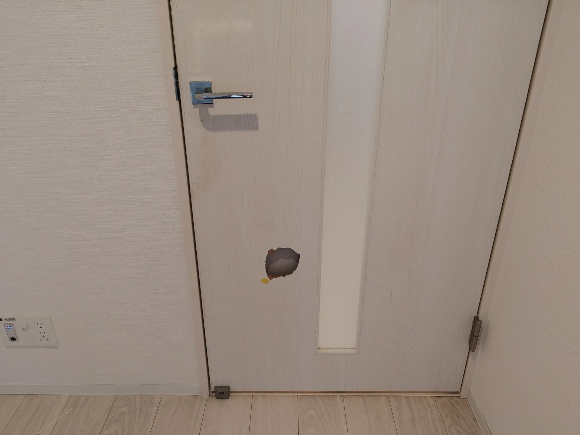 室内ドア穴補修